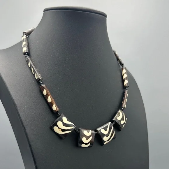 Bone Black and Cream Necklace - Picture 2 of 4